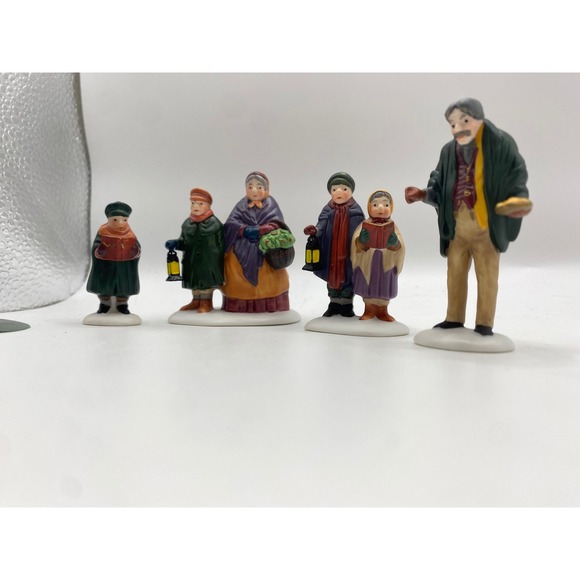 Department 56 Other - Dept 56 Carolers on the Doorstep Heritage Village Collection 5570-0‎ Set of 4